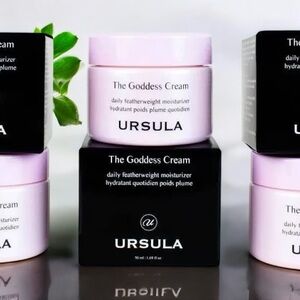 NIB The Goddess Cream – Daily Featherweight Moisturizer (Pink)